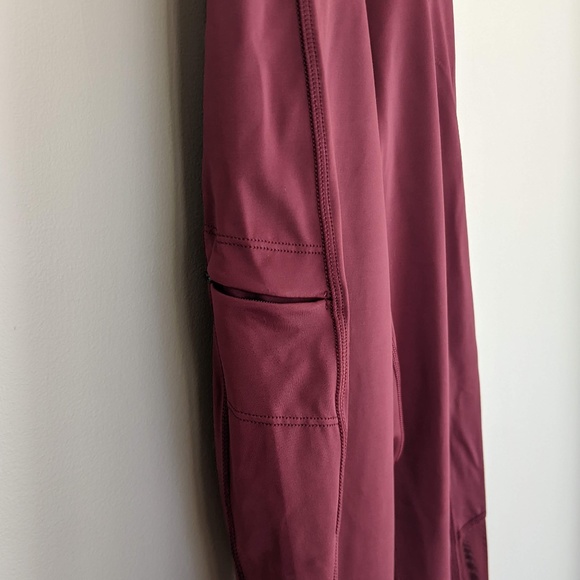 Lolë leggings with mesh panels and two pockets, unworn! XS - Picture 3 of 10